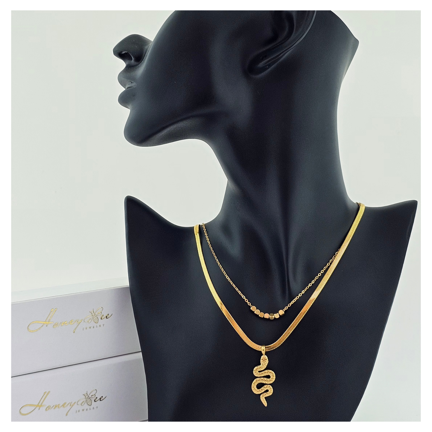 Conjunto de Collar, Pendiente, y Anillo con Cadena de Eslabones Dorada