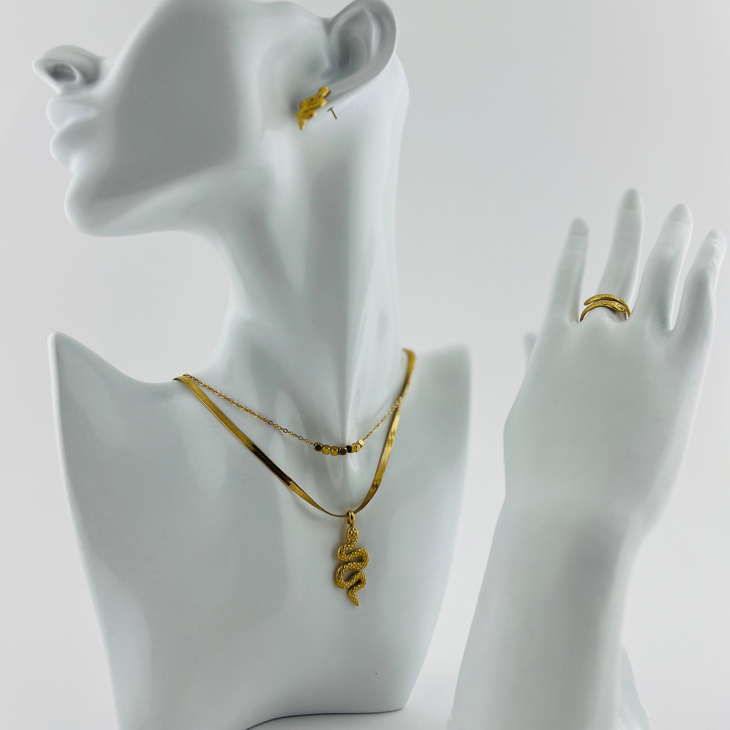 Conjunto de Collar, Pendiente, y Anillo con Cadena de Eslabones Dorada