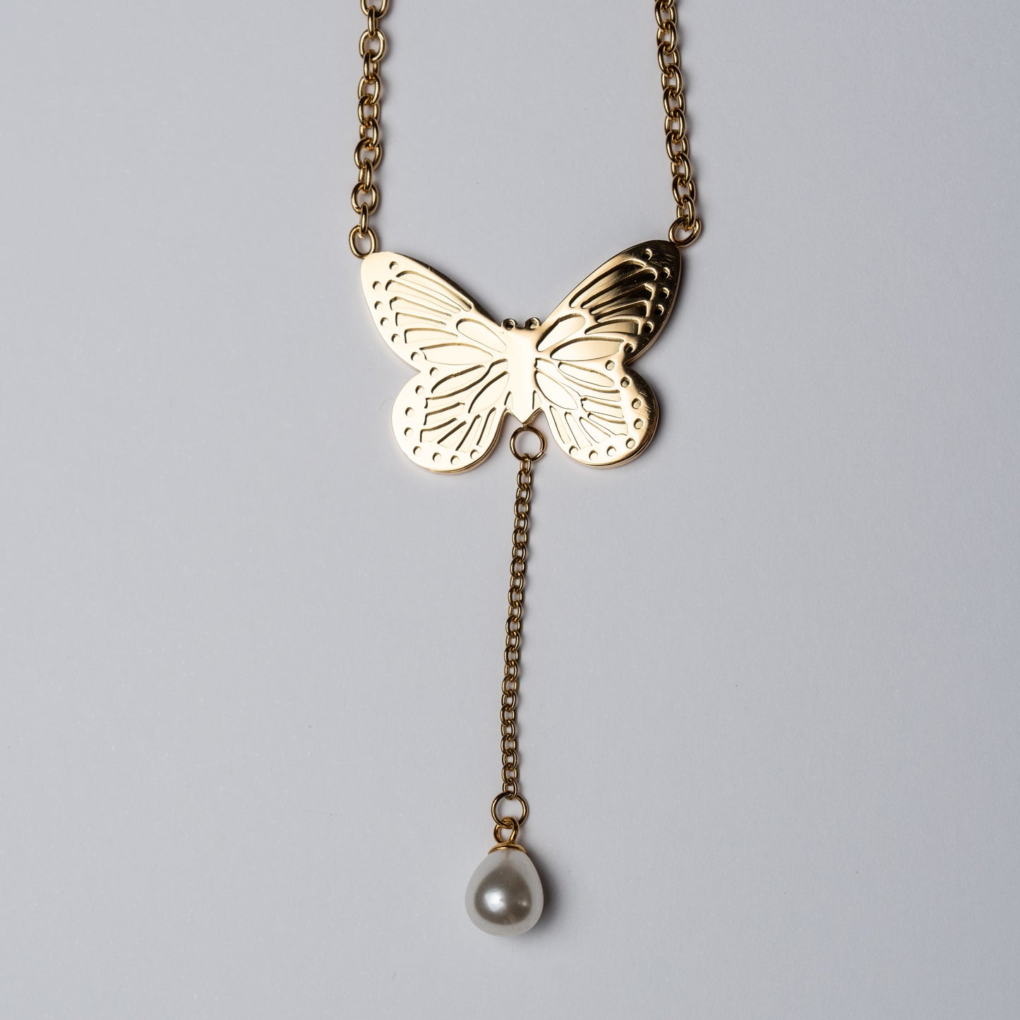 Collar Mariposa Elegante con Perla