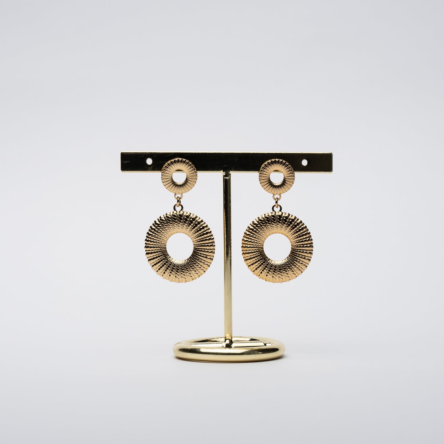 Aretes Dorados Ligeros Perfectos Para Cualquier Ocasión