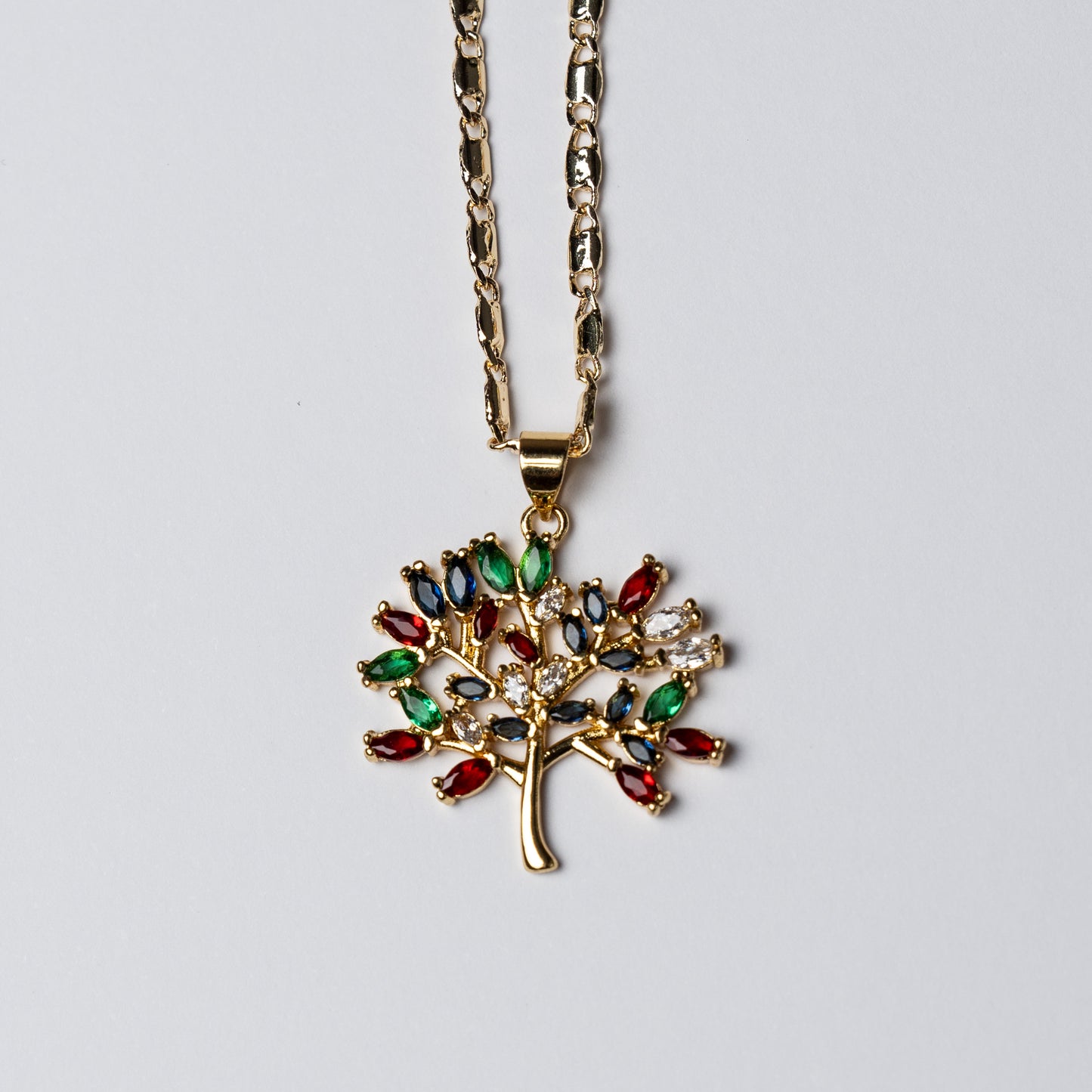 Collar con Colgante de Árbol de la Vida con Belleza y Significado en Cada Eslabón