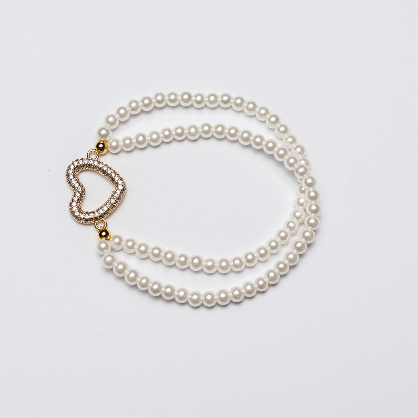 Pulsera de Perlas Clásicas con Cierre Brillante en Forma de Corazón