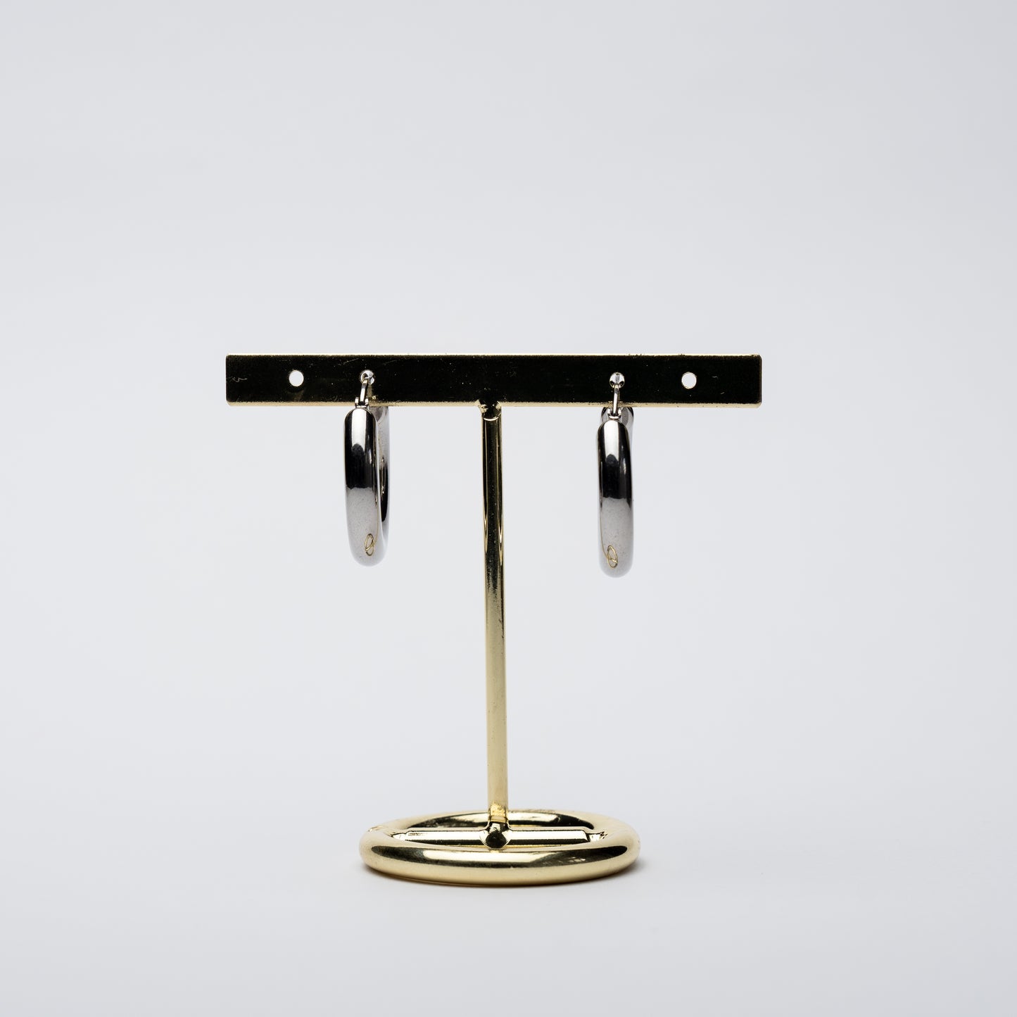 Argollas Plateadas Ideales para un Estilo Moderno y versátil
